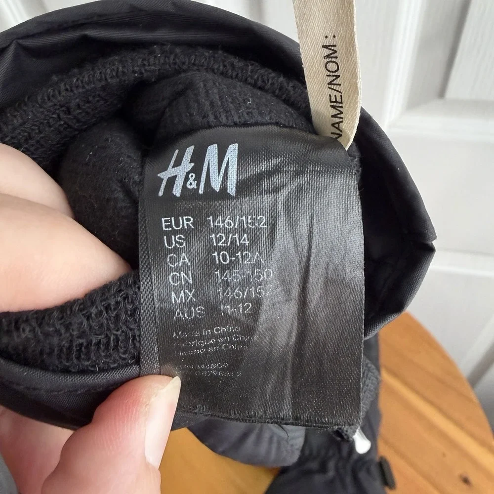 H&M 3M Thinsulate Black White Skull Winter Gloves Kids Size 12/14 Ski Outdoor